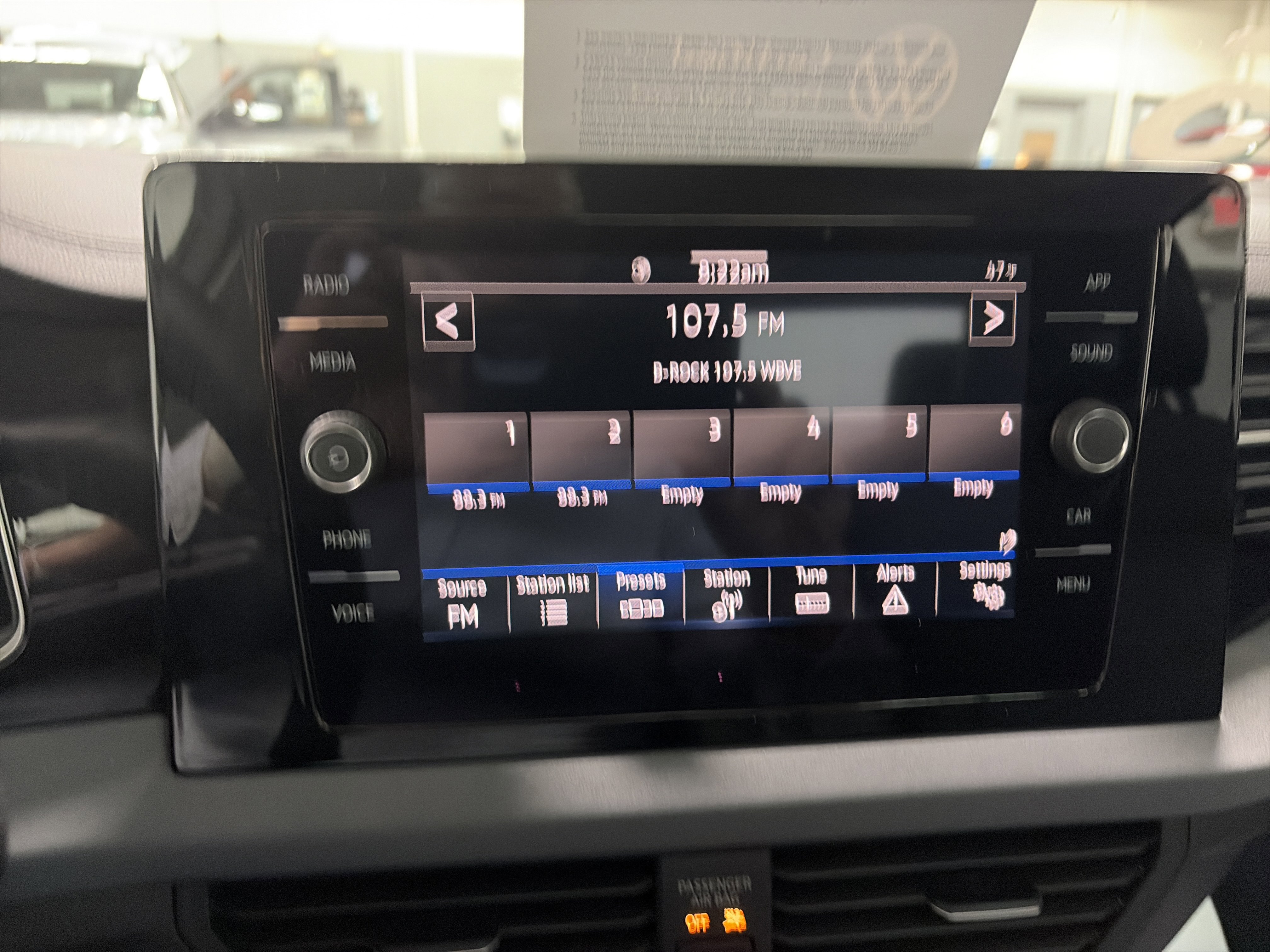 Certified 2025 Volkswagen Jetta SE image 19