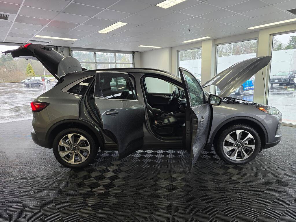 Used 2024 Ford Escape Platinum AWD/4WD image 18