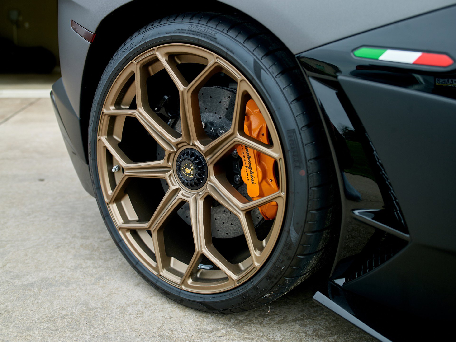 Used 2021 Lamborghini Aventador SVJ image 16