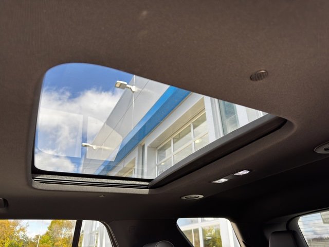 Certified 2023 Chevrolet Traverse RS w/ LPO, Floor Liner Package image 9