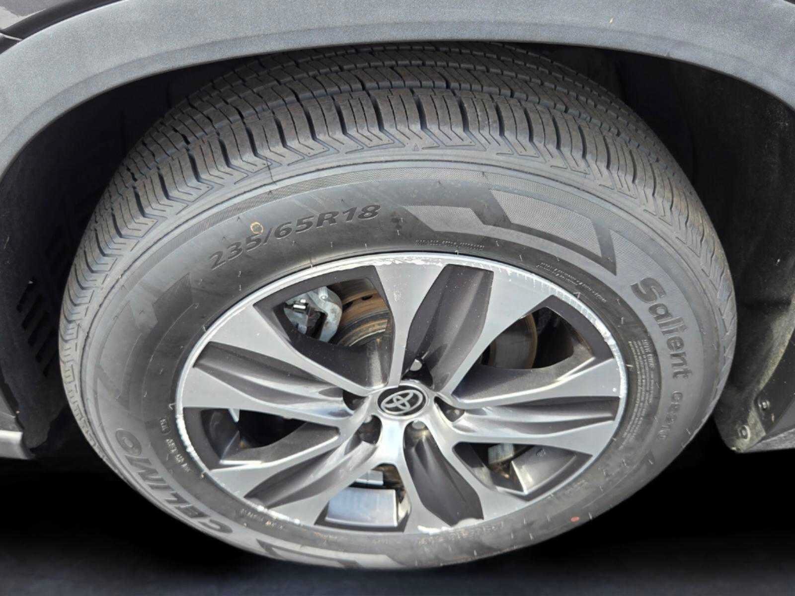 Used 2021 Toyota Highlander XLE FWD image 9
