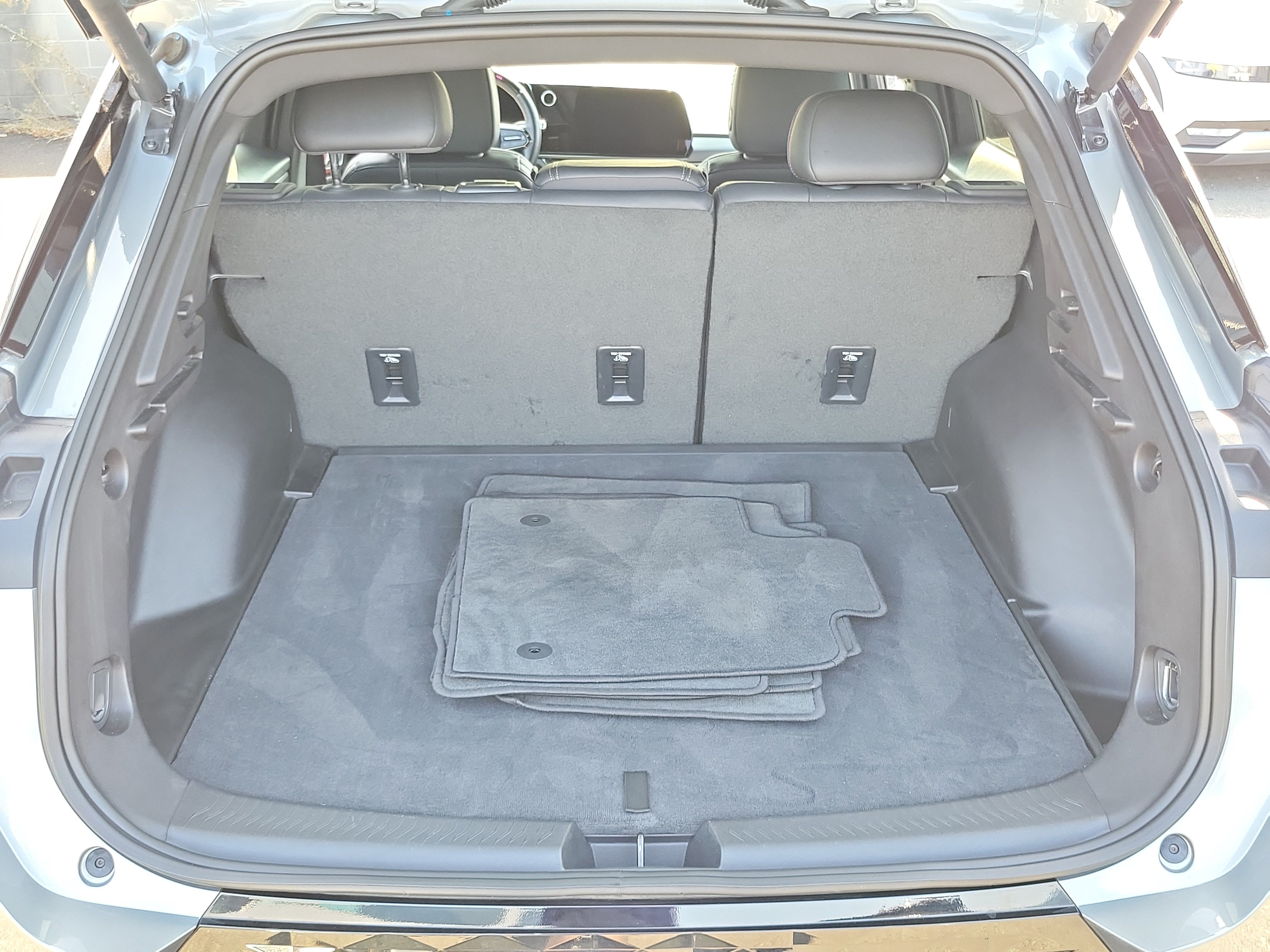 Used 2024 Chevrolet Equinox EV RS FWD image 18