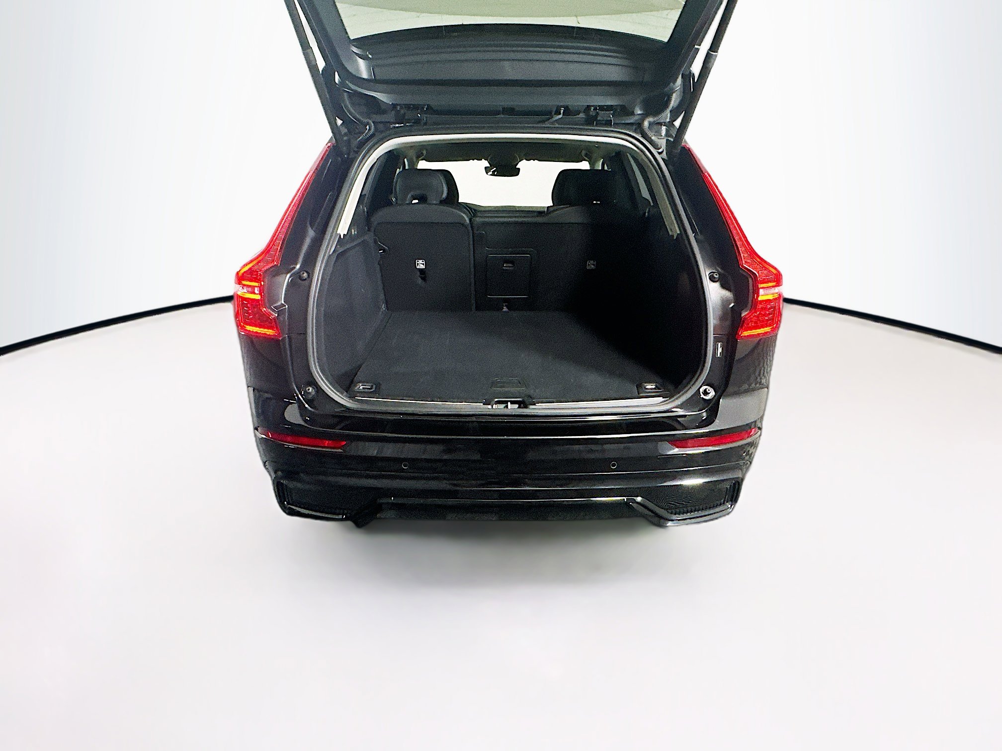 Used 2025 Volvo XC60 B5 Plus image 31