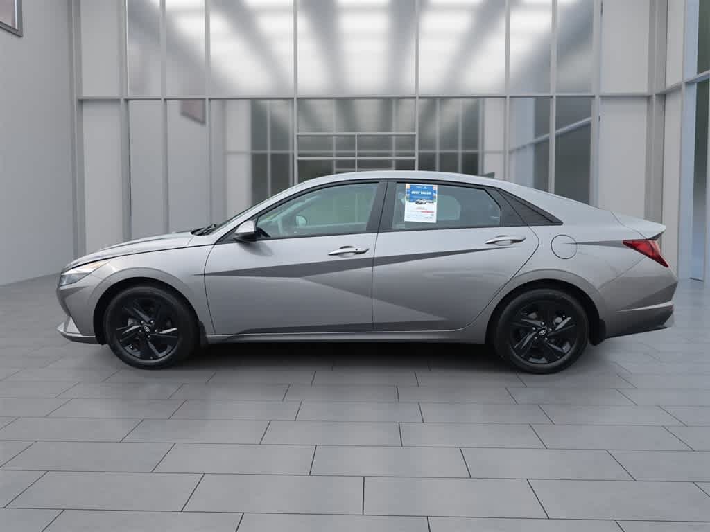 Used 2023 Hyundai Elantra SEL FWD image 6