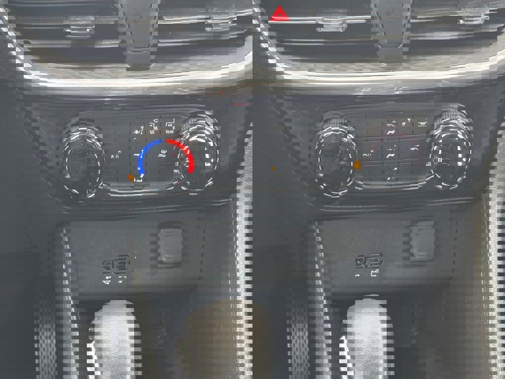 Used 2024 Buick Encore GX Sport Touring image 14