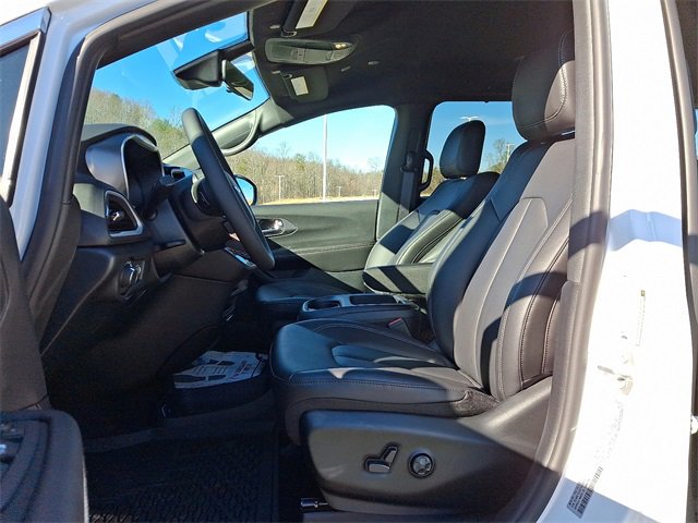 New 2026 Chrysler Voyager LX image 6