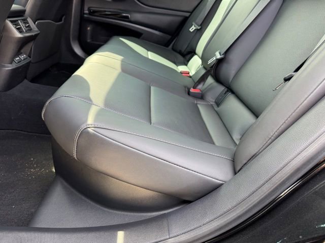 Used 2025 Lexus ES 300h w/ Premium Package FWD image 10