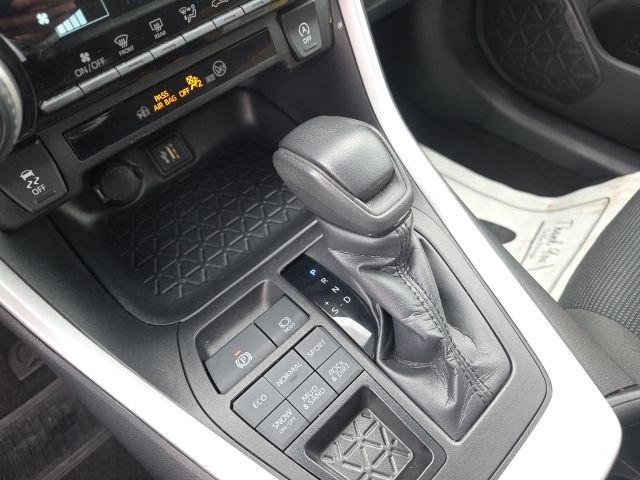 Used 2024 Toyota RAV4 LE image 21