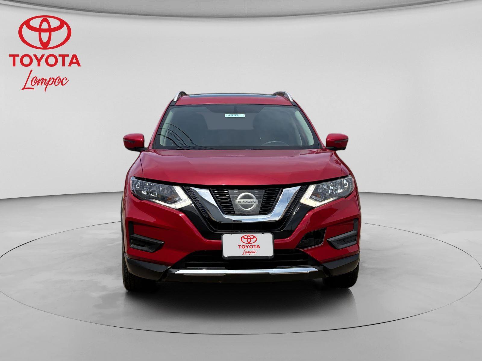 Used 2017 Nissan Rogue SV w/ Sun & Sound Touring Package image 2