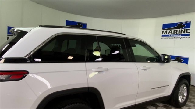 Used 2023 Jeep Grand Cherokee Laredo w/ Luxury Tech Group I image 2