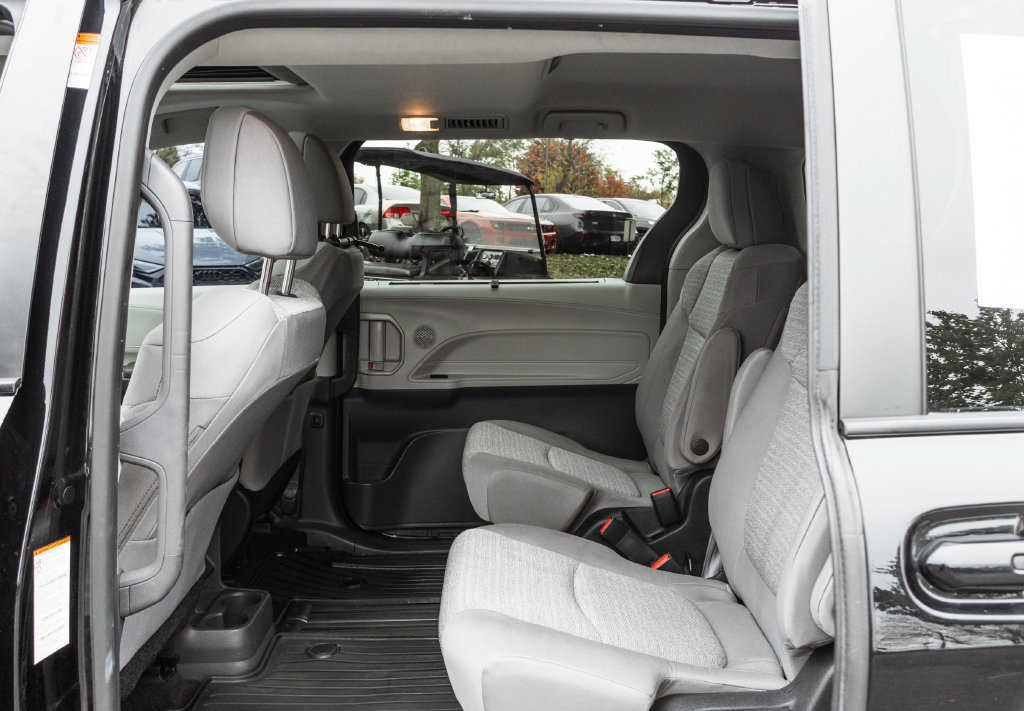 Used 2022 Toyota Sienna LE w/ LE Plus Package AWD/4WD image 23