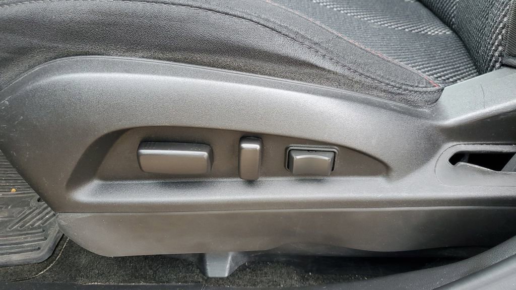 Used 2017 Chevrolet Equinox LT w/ Convenience Package image 8