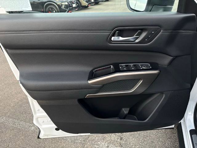 New 2025 Nissan Pathfinder Platinum w/ Cargo Package image 19