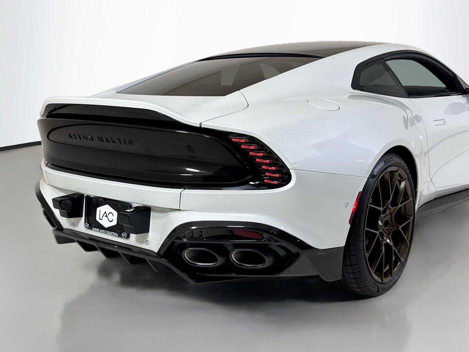 Used 2025 Aston Martin Vanquish RWD image 33