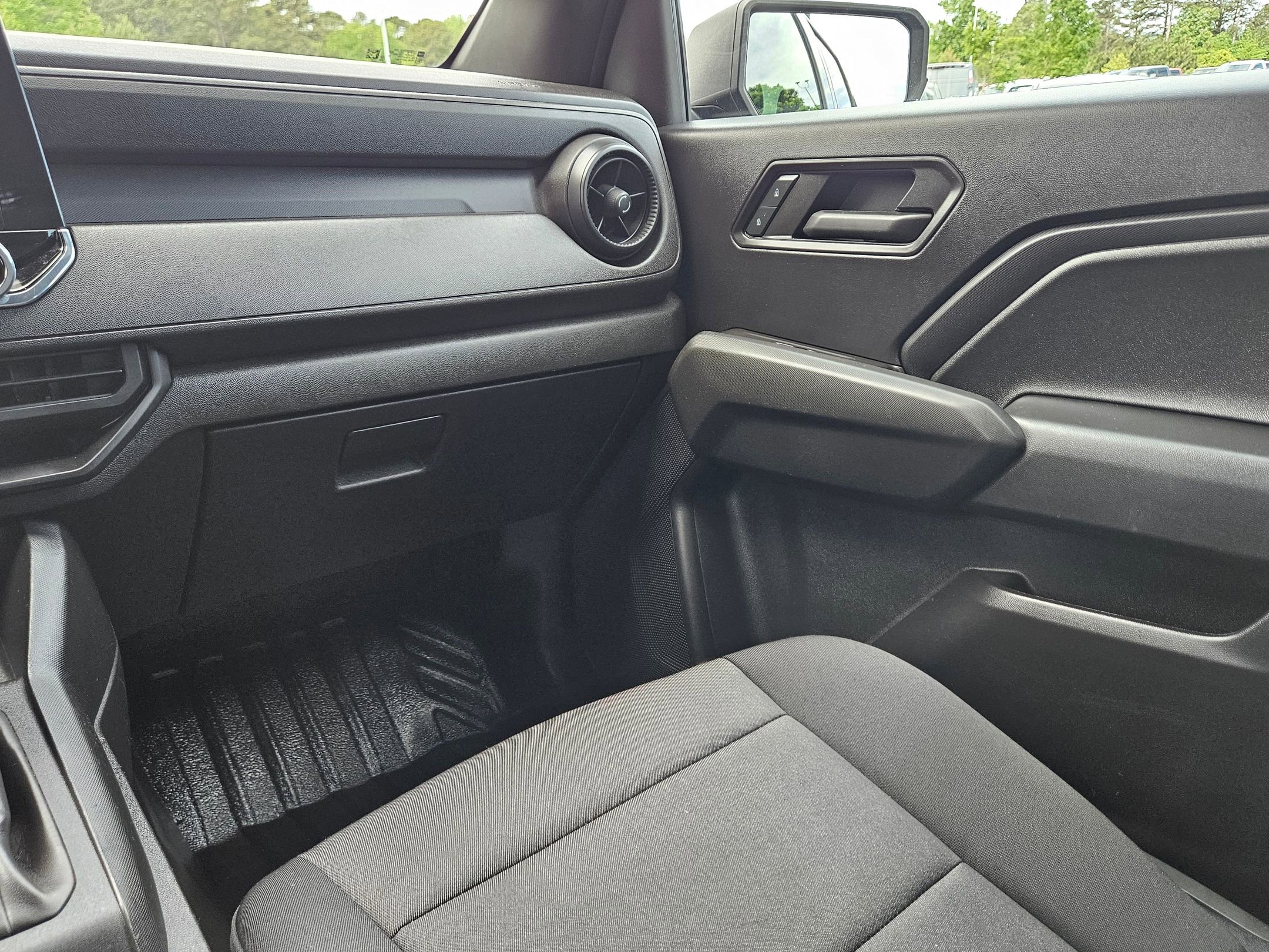 Used 2023 Chevrolet Colorado W/T RWD image 11