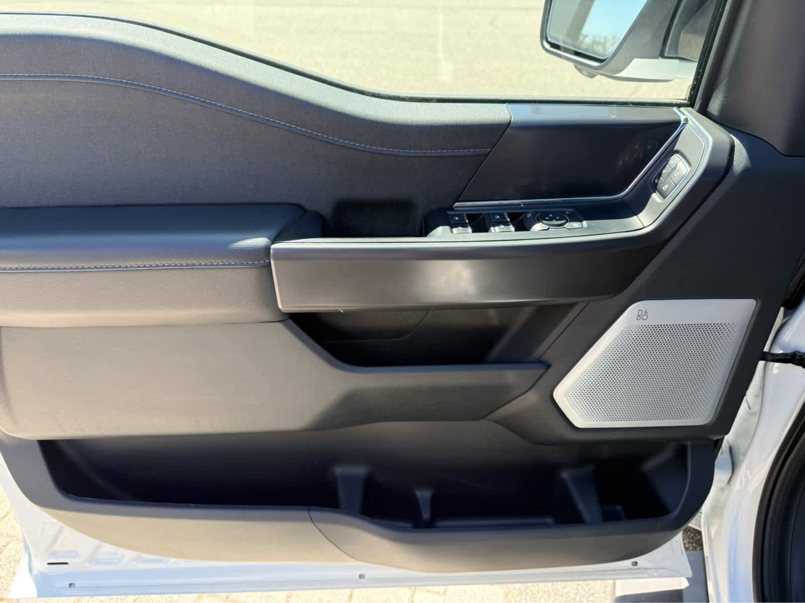 Used 2025 Ford F150 Lariat w/ Equipment Group 502A High image 11