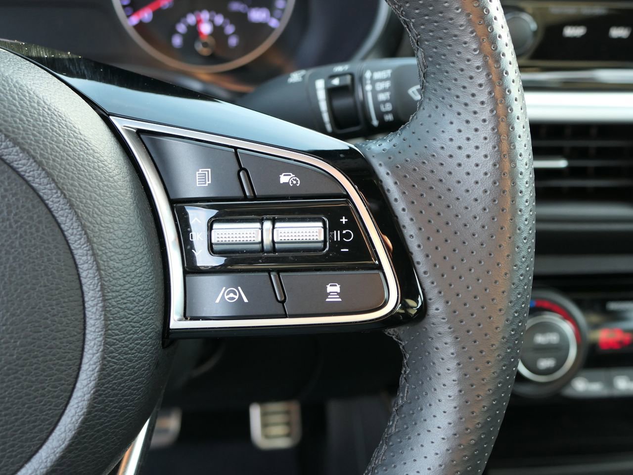 Used 2024 Kia Forte GT-Line w/ GT-Line Premium Package image 15