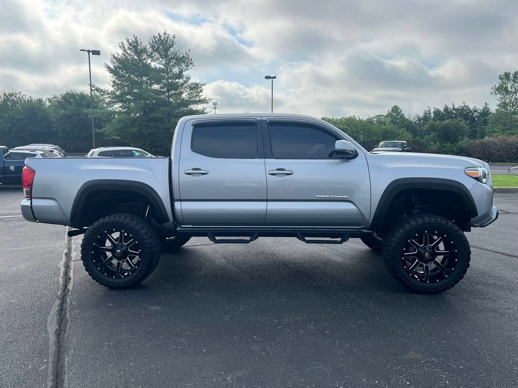Used 2017 Toyota Tacoma TRD Off-Road w/ Tow Package (A/T) AWD/4WD image 5