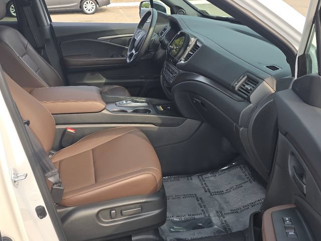 Certified 2025 Honda Passport EX-L image 12