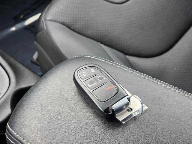 Used 2020 Jeep Cherokee Limited w/ Technology Group AWD/4WD image 38