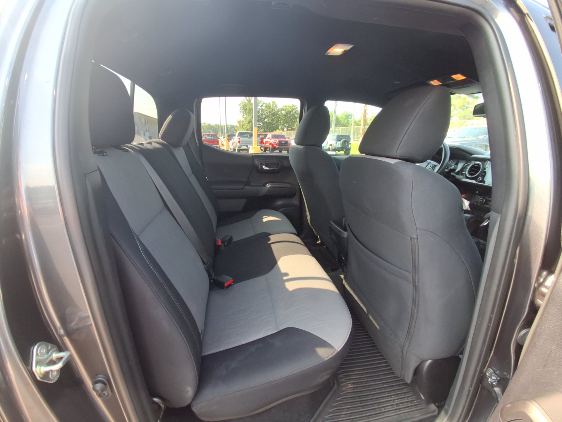 Used 2020 Toyota Tacoma TRD Sport w/ Technology Package RWD image 13