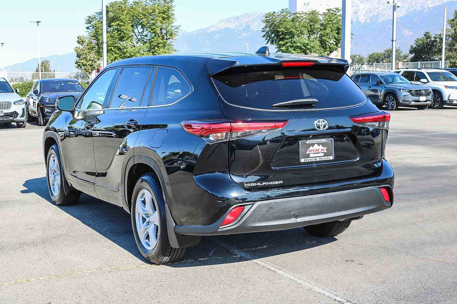 Used 2023 Toyota Highlander L FWD image 8