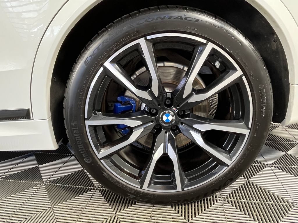 Used 2021 BMW X7 xDrive40i w/ M Sport Package AWD/4WD image 14