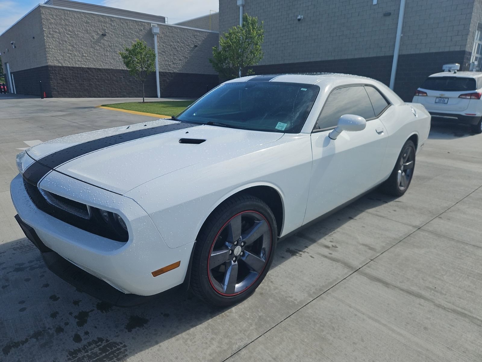 Used 2014 Dodge Challenger SXT RWD image 2