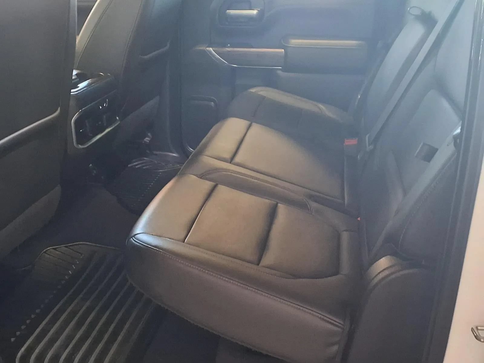Used 2020 Chevrolet Silverado 1500 LTZ w/ LTZ Convenience Package AWD/4WD image 15