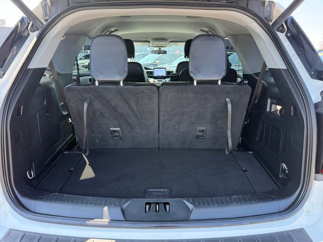 Used 2023 Ford Explorer XLT w/ Equipment Group 202A image 28