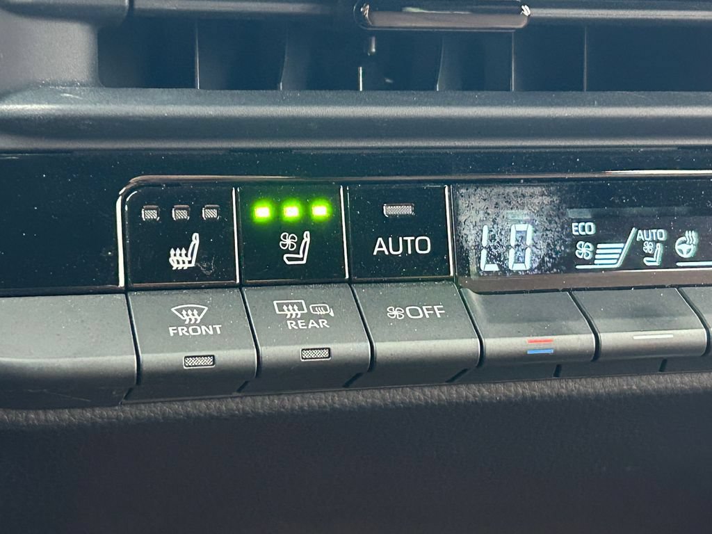 Used 2025 Toyota Crown Signia AWD/4WD image 29