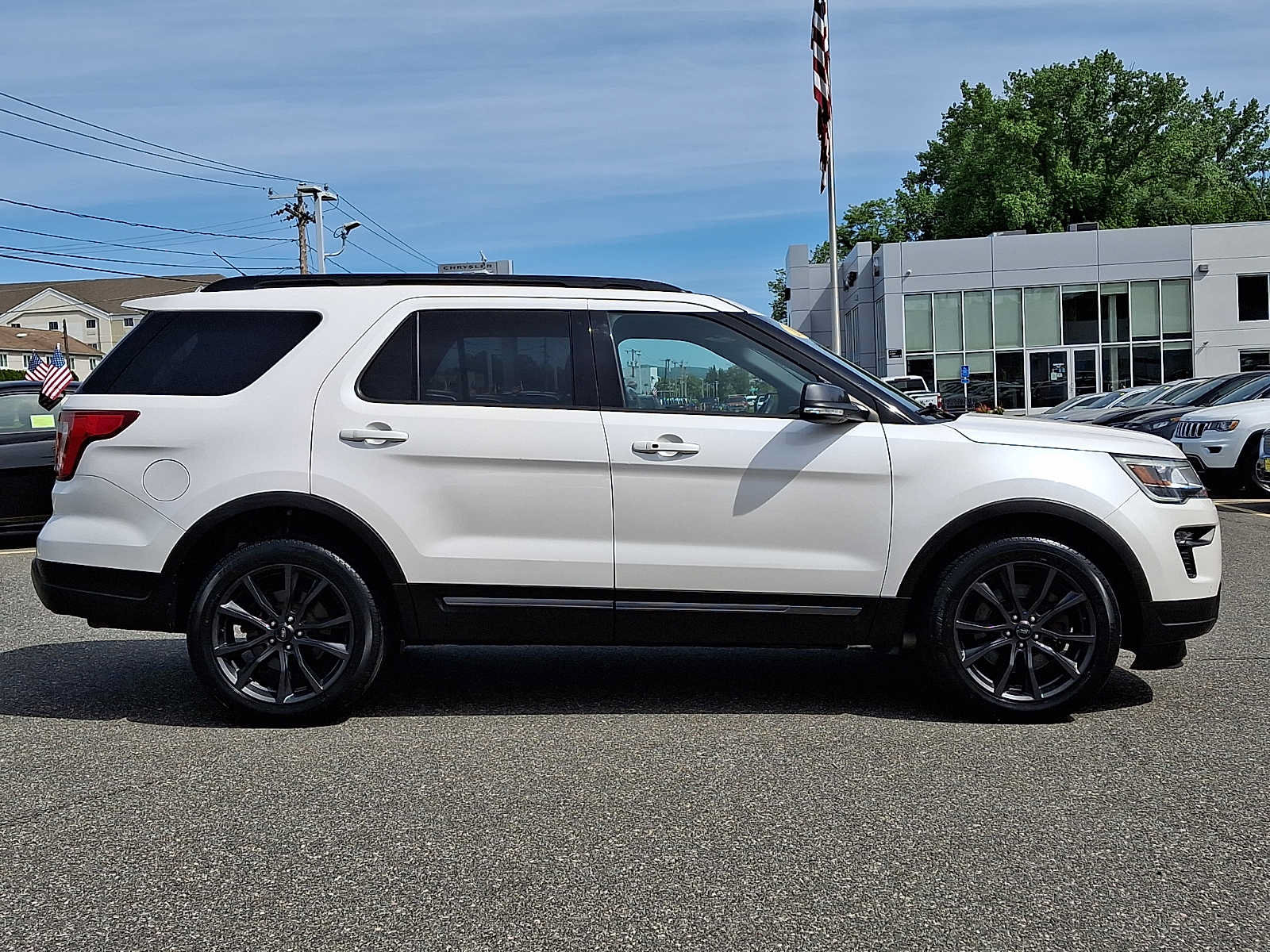 Used 2018 Ford Explorer XLT w/ Equipment Group 202A AWD/4WD image 7