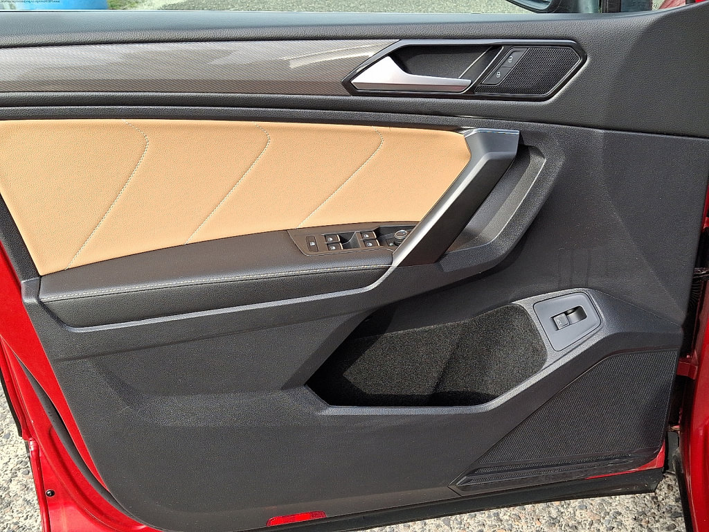 Used 2023 Volkswagen Tiguan SE w/ Panoramic Sunroof Package image 22