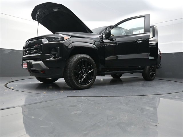 Used 2025 Chevrolet Colorado Z71 w/ Technology Package image 37