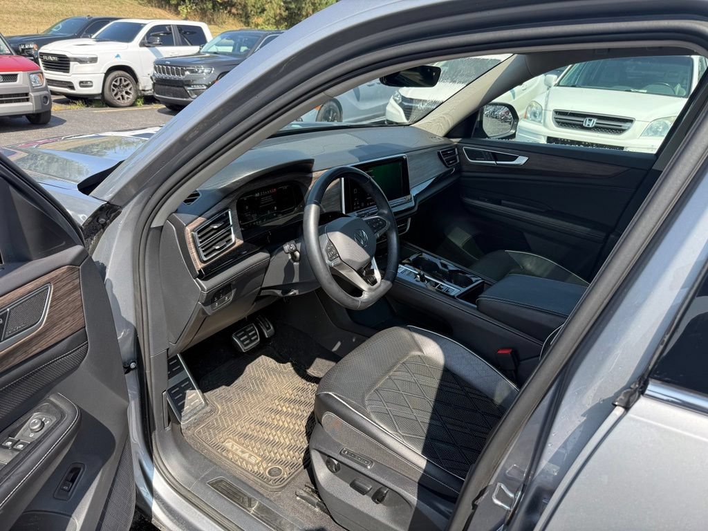 Used 2024 Volkswagen Atlas SEL Premium R-Line AWD/4WD image 9