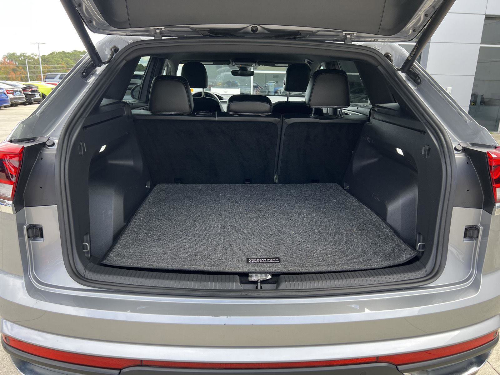 Used 2024 Volkswagen Atlas Cross Sport SE image 38