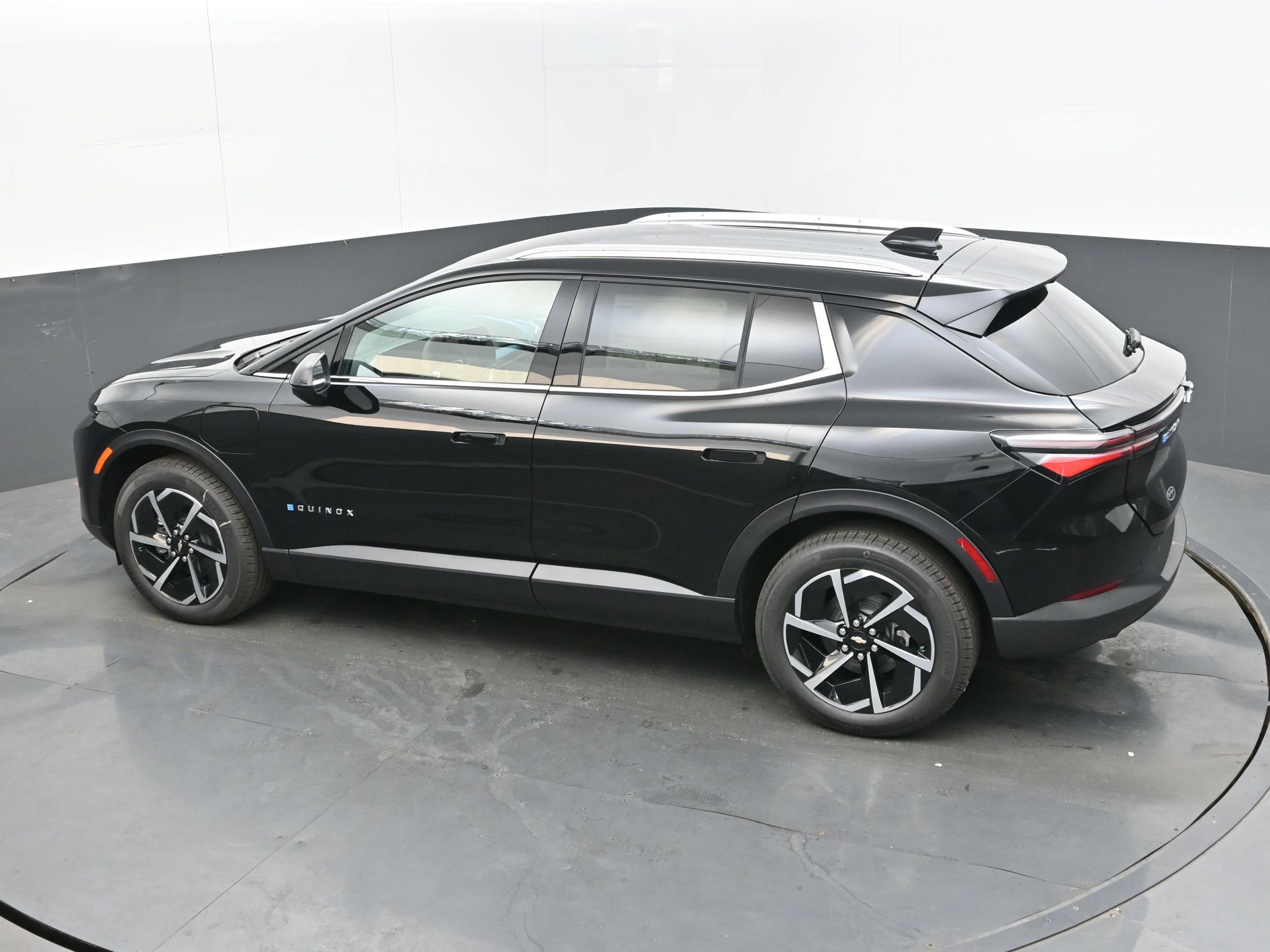 New 2026 Chevrolet Equinox EV LT image 35