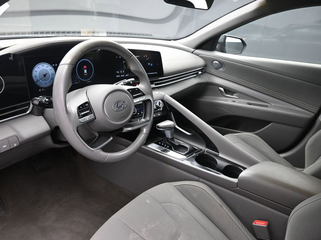 Used 2023 Hyundai Elantra SEL w/ Convenience Package image 17