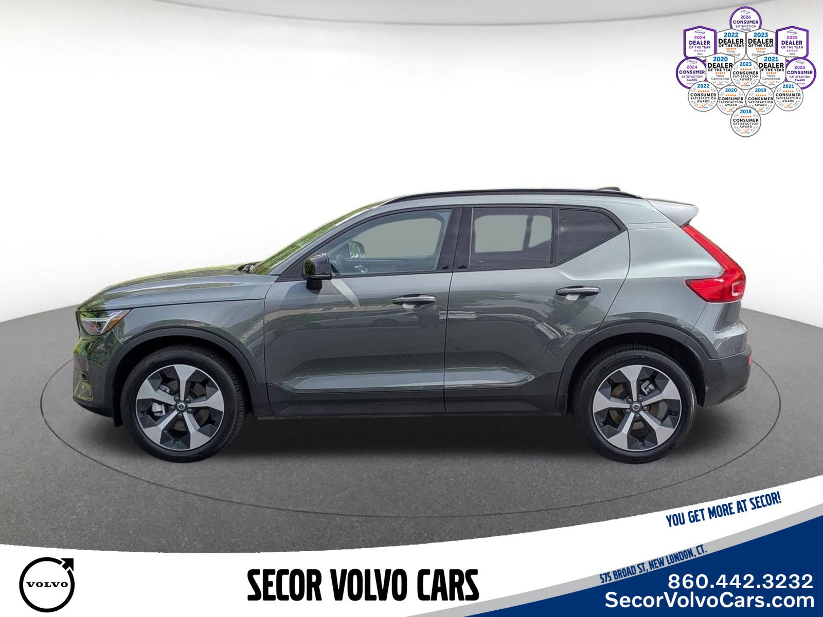 Certified 2026 Volvo XC40 B5 Plus AWD/4WD image 11