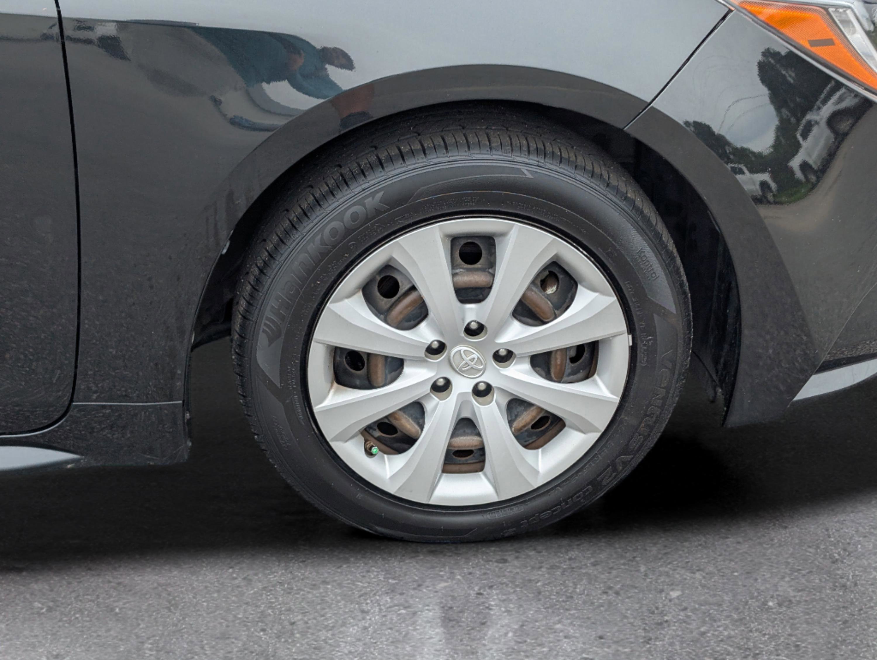 Used 2022 Toyota Corolla LE FWD image 6