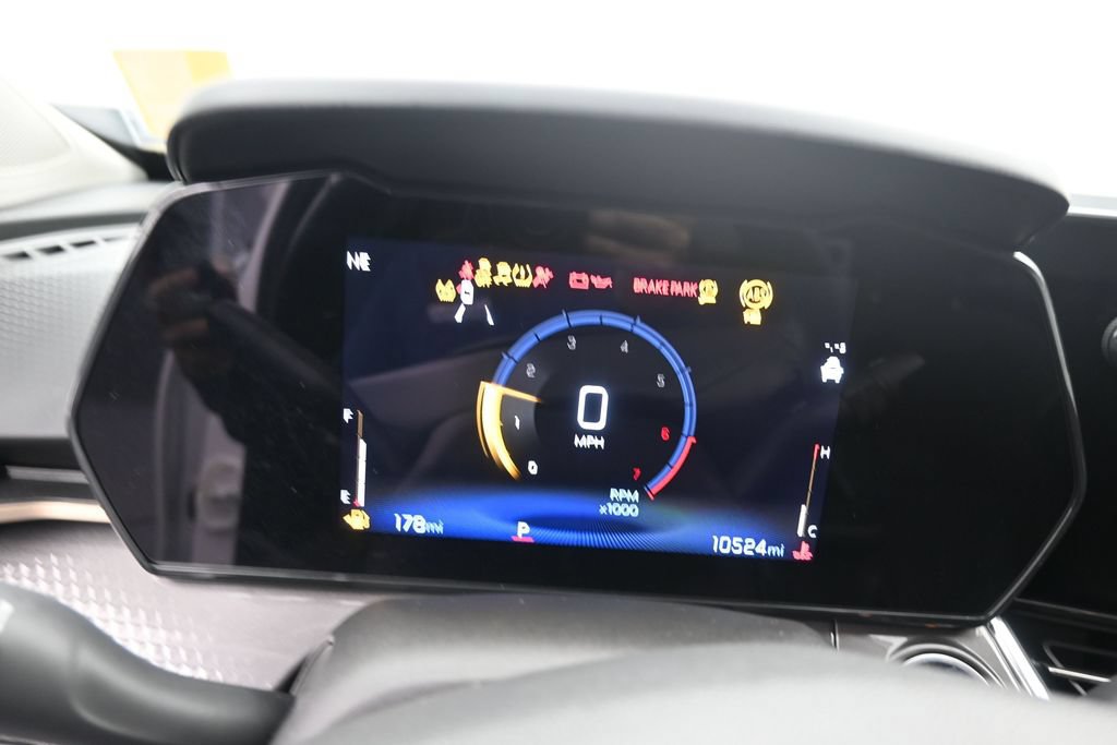 Used 2025 Chevrolet Trax ACTIV w/ Sunroof Package FWD image 12