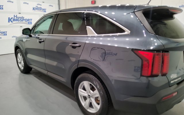Used 2023 Kia Sorento LX image 5