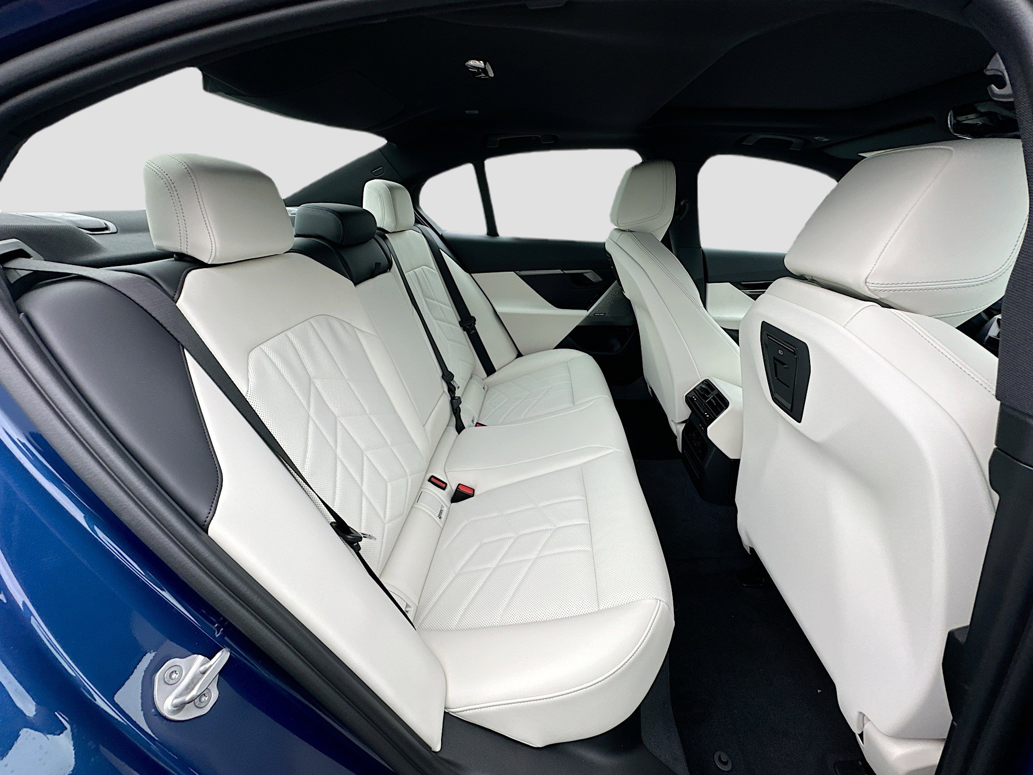 New 2026 BMW 530i w/ Convenience Package image 22