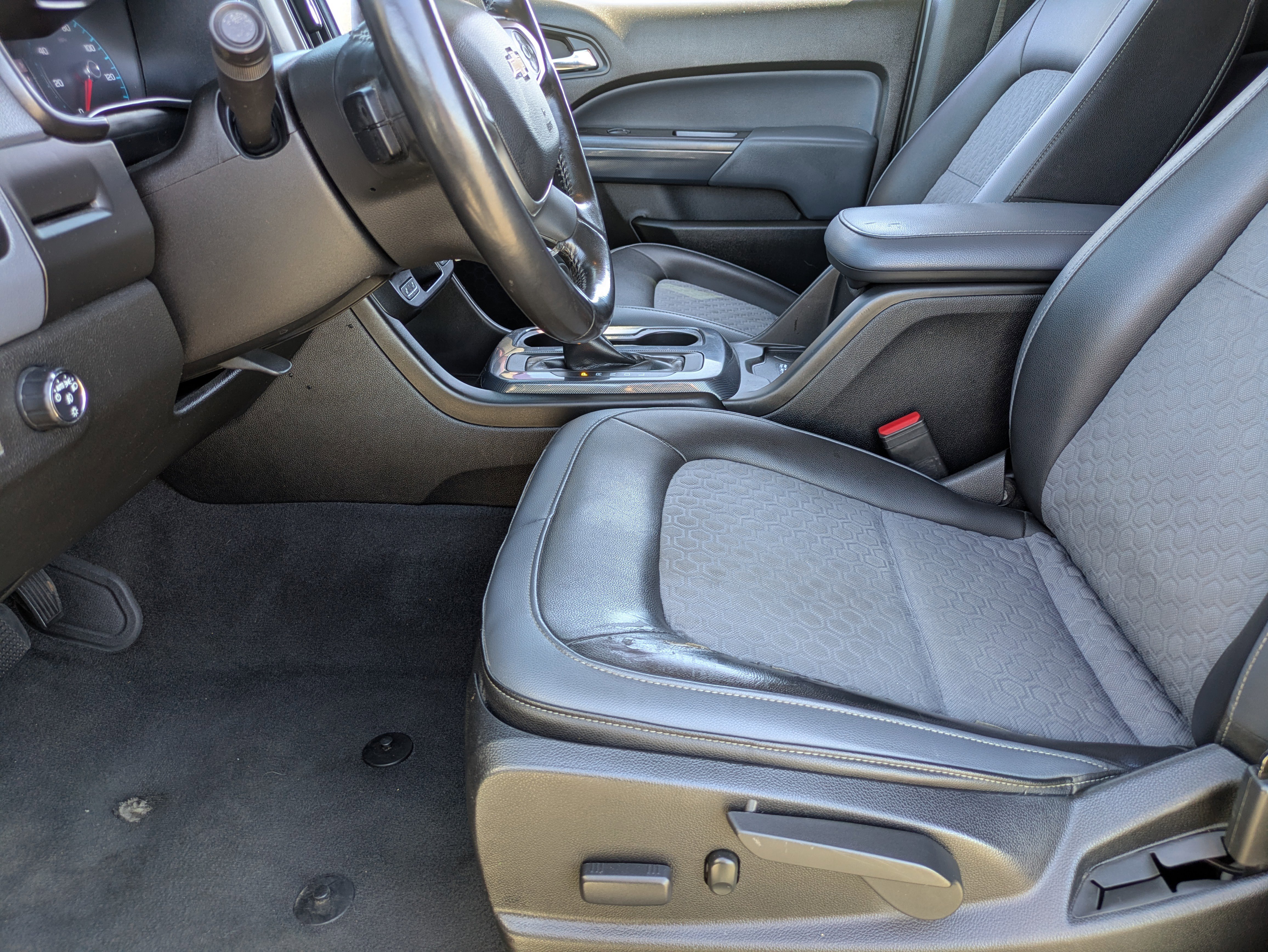 Used 2019 Chevrolet Colorado Z71 image 16