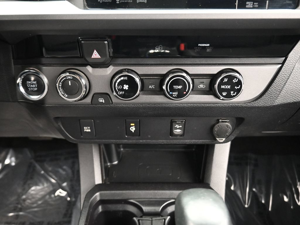 Used 2016 Toyota Tacoma TRD Sport w/ Towing Package AWD/4WD image 34