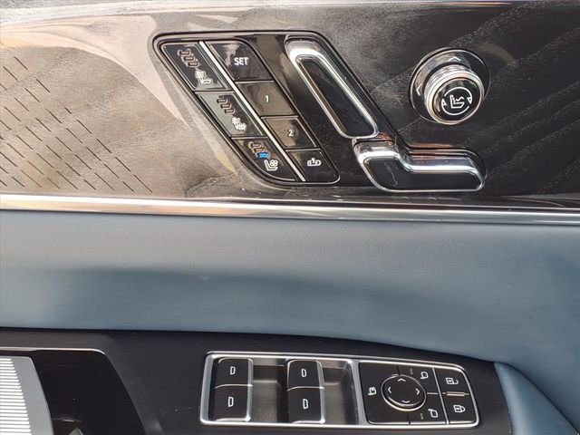 Certified 2025 Cadillac Escalade IQ Luxury 2 w/ LPO, Premium Carpet Package AWD/4WD image 19