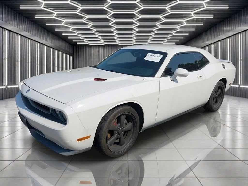 Used 2009 Dodge Challenger SE RWD image 1