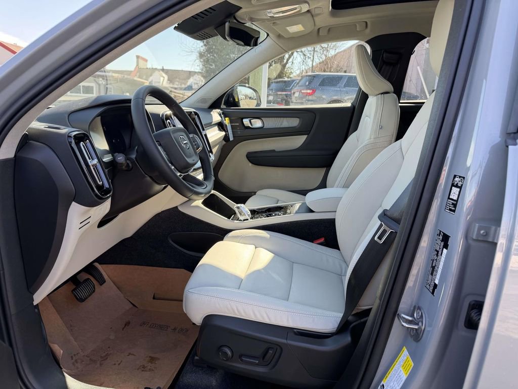 New 2026 Volvo XC40 B5 Ultra w/ Protection Package Premier image 15