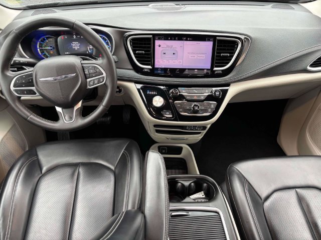 Used 2023 Chrysler Pacifica Touring-L FWD image 29