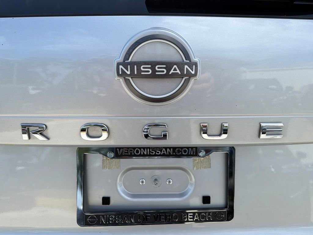 Used 2023 Nissan Rogue SV w/ SV Premium B Package image 10